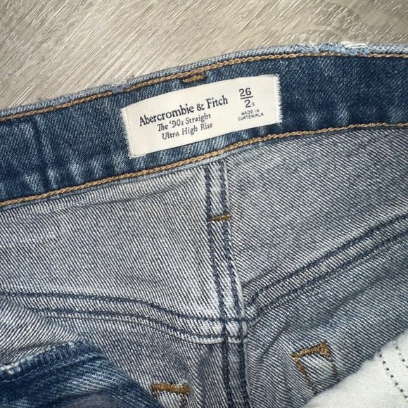 Abercrombie & Fitch Ultra High Rise 90s Straight Jean - Picture 2 of 4